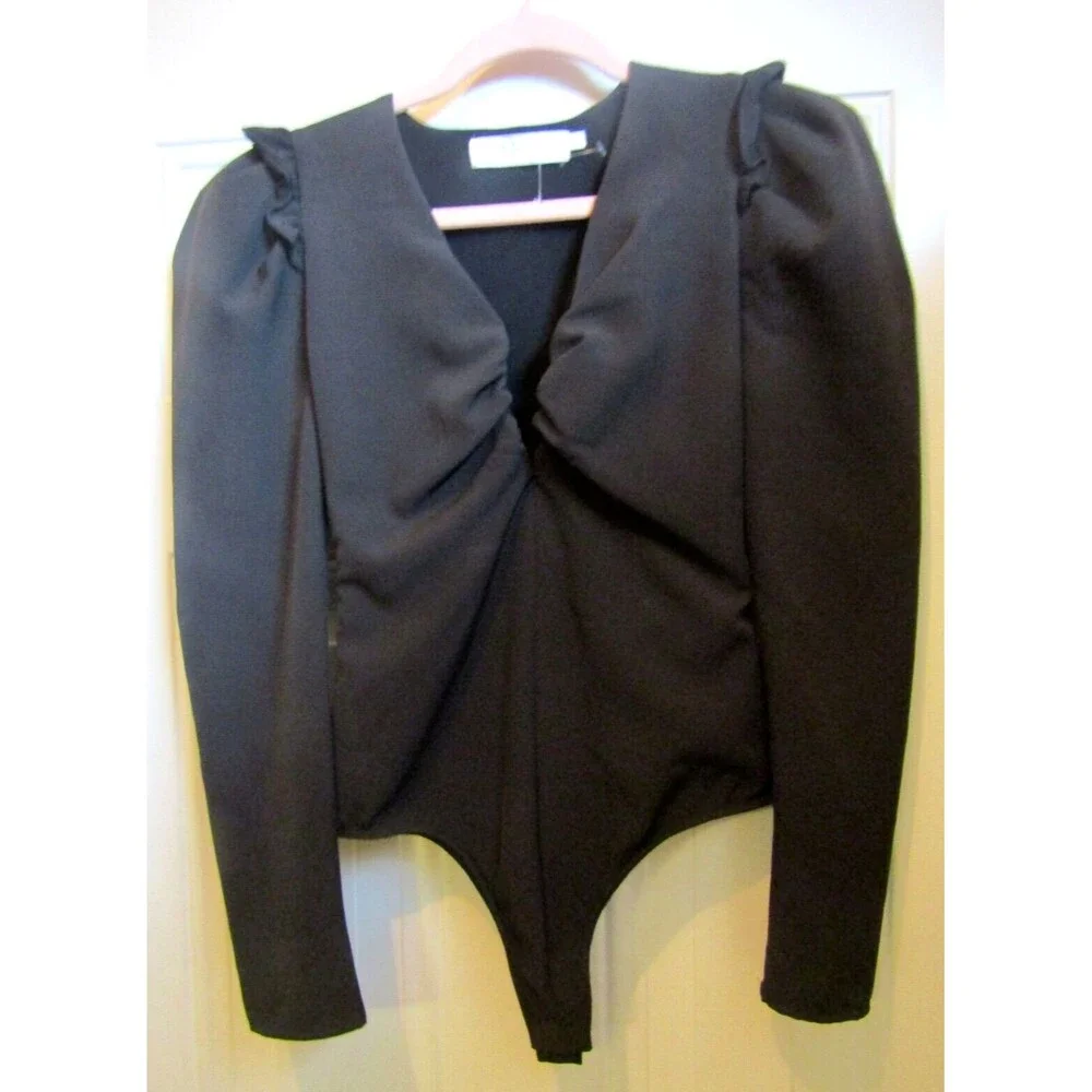 Astr the Label Bodysuit NWOT Amora Black Puff Sleeve Plunge Neck Size XS